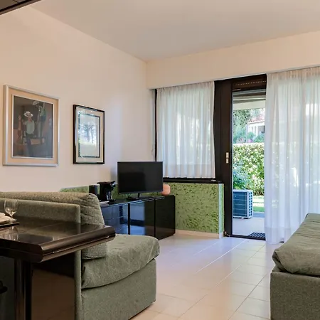 H11 Giada Piscina - Tennis - Parcheggio * Σαν Ρέμο